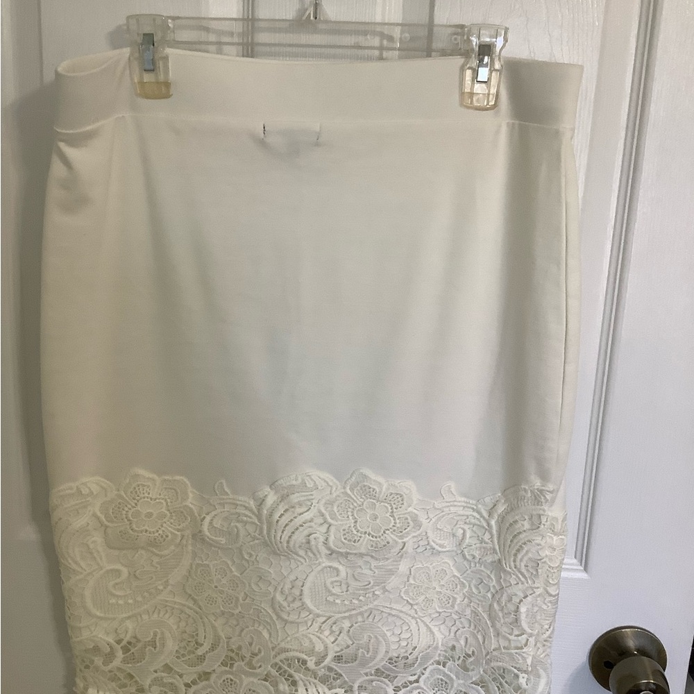 🦋 Winter white skirt by OLIVIA BLU. Wide lace bottom. Size large - Picture 5 of 7